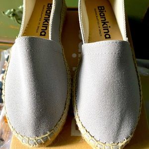 NIB Biankina grey canvas espadrilles.
